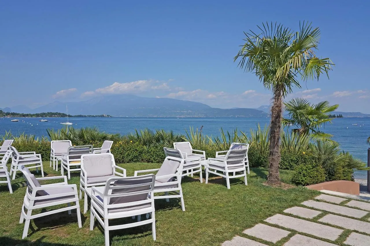 Onda Blu Resort Манерба-дель-Гарда
