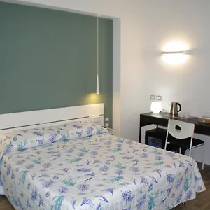 https://travel-house.hotelitalianriviera.com